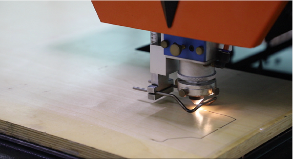 Sperrholz MDF Die Holzplatte CO2-Laser-Die-Board-Schneidemaschine
